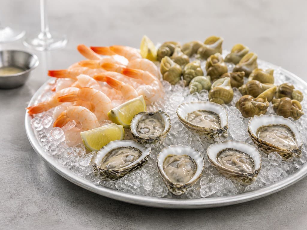Plateau de fruits de mer minimaliste, dressage net